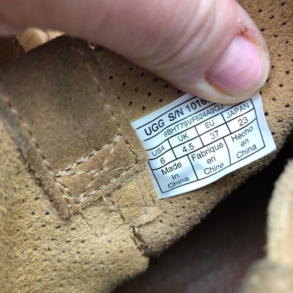 UGG CLASSIC UNLINED MINI PERF BOOTS - Picture 8 of 8